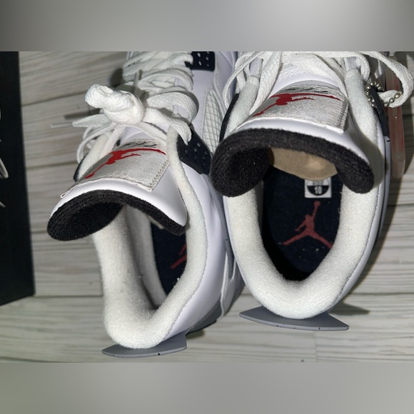 Preowned/Lightly Used: Air Jordan 4 Retro: Cement 4 Size 10 - Picture 7 of 11